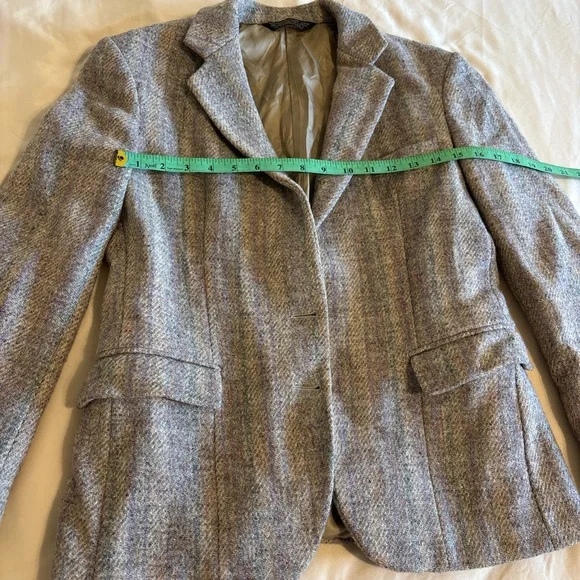 Women's Classic Gray Blazer - Picture 4 of 10